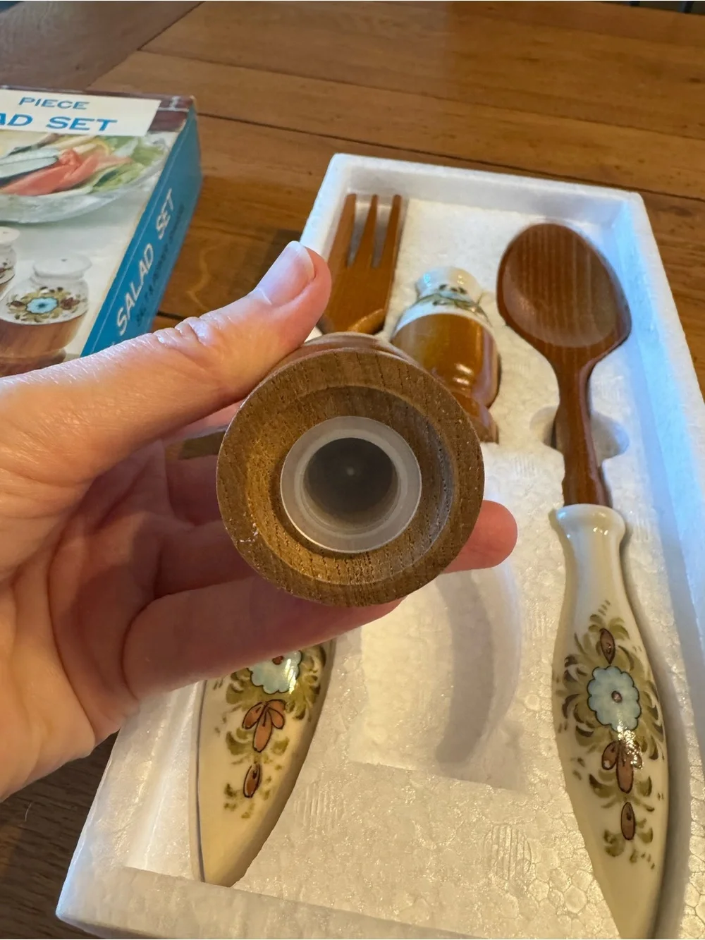 New Vintage 4-Piece Ceramic & Wood Salad Set